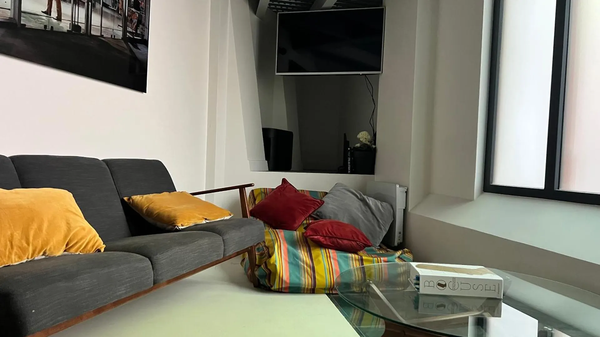 Urban Retreat In Apartment Paris